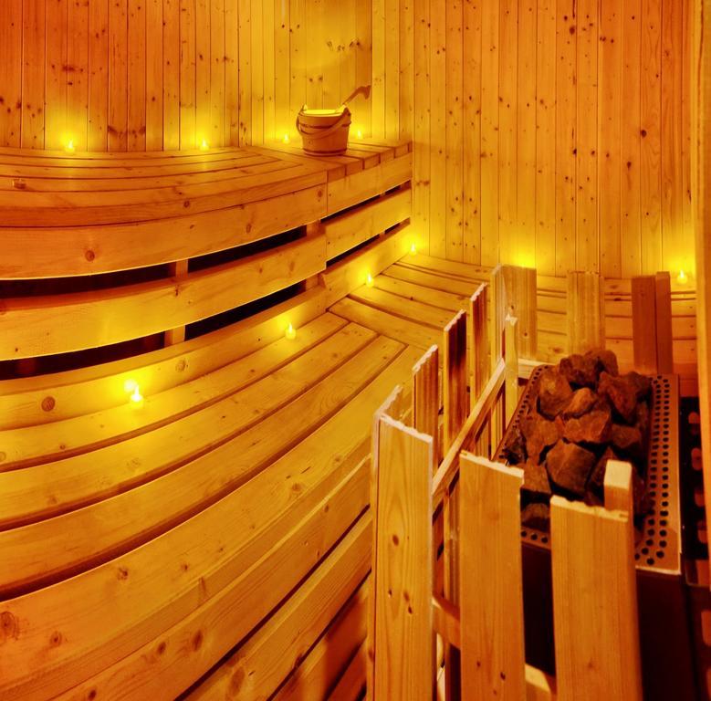 Pensiunea Happy Inn Vatra Dornei Ngoại thất bức ảnh
