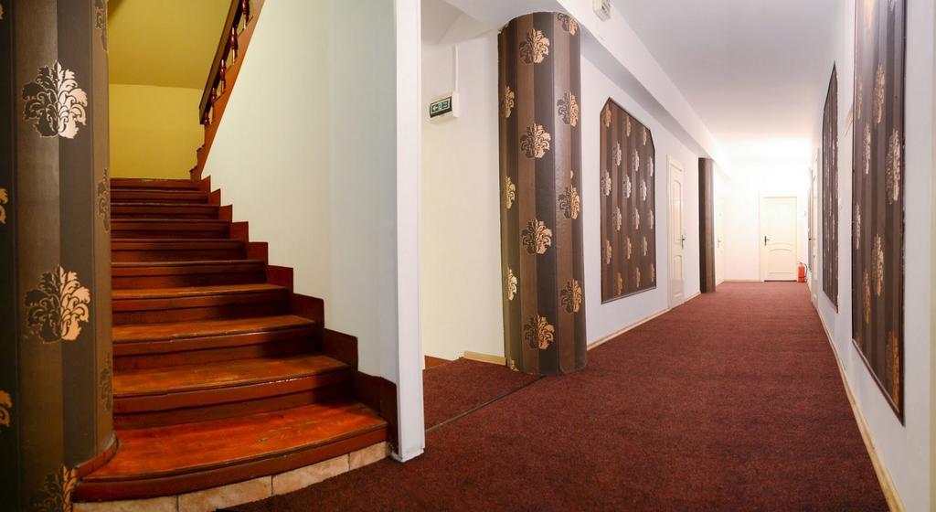 Pensiunea Happy Inn Vatra Dornei Ngoại thất bức ảnh
