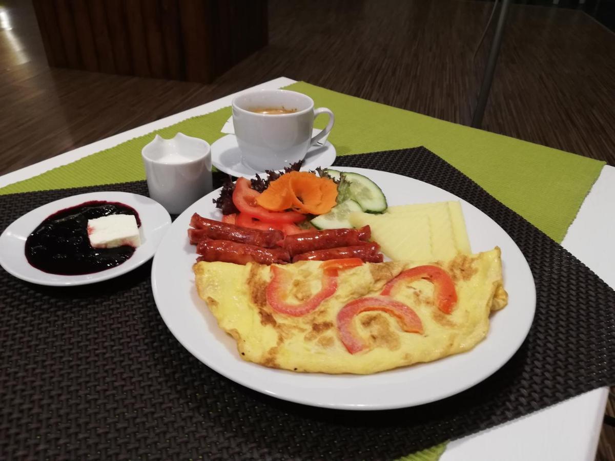 Pensiunea Happy Inn Vatra Dornei Ngoại thất bức ảnh